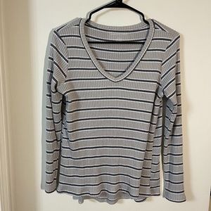 American Eagle Super Soft V-Neck Long Sleeve